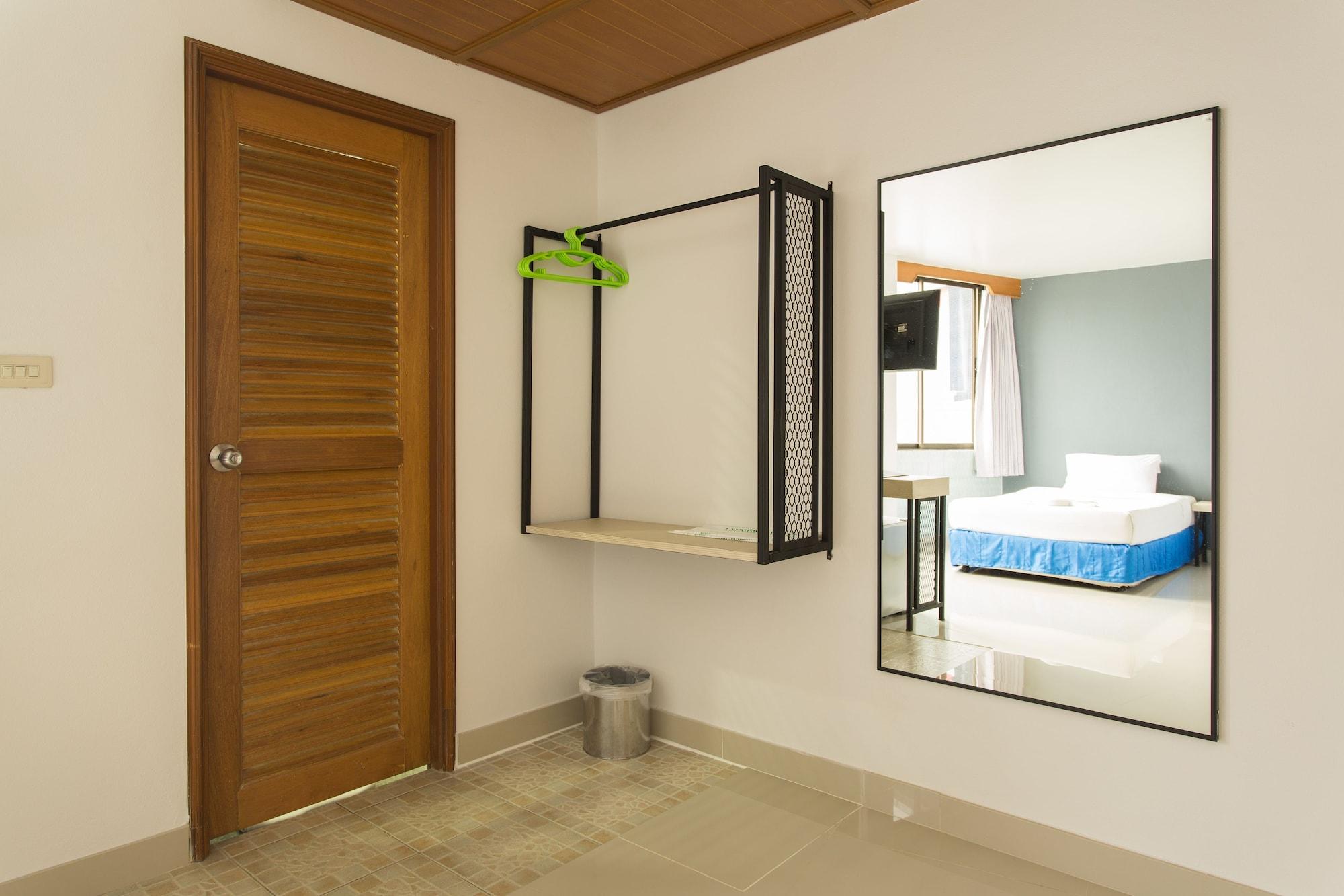 City Hotel קראבי מראה חיצוני תמונה