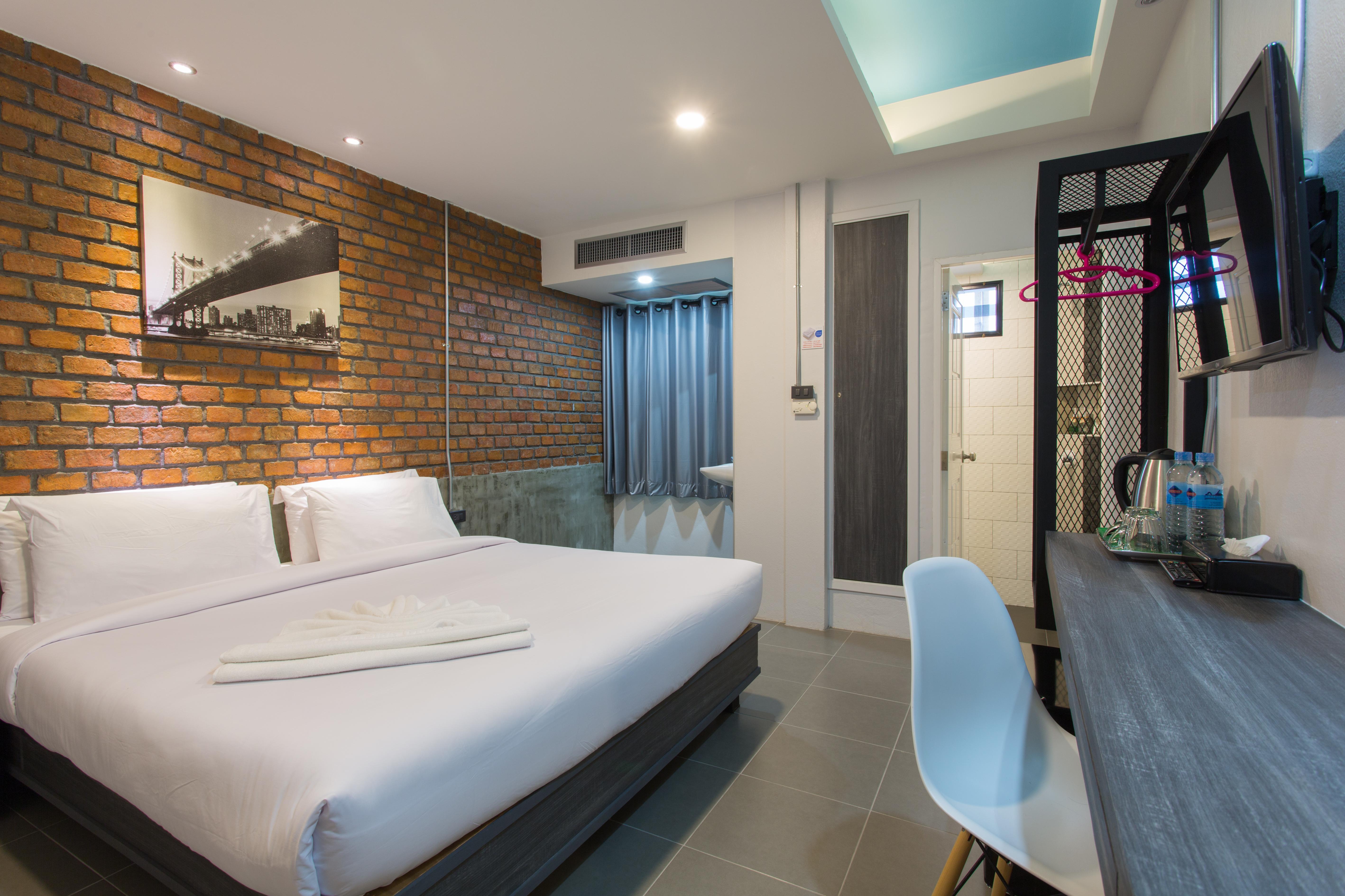 City Hotel קראבי מראה חיצוני תמונה