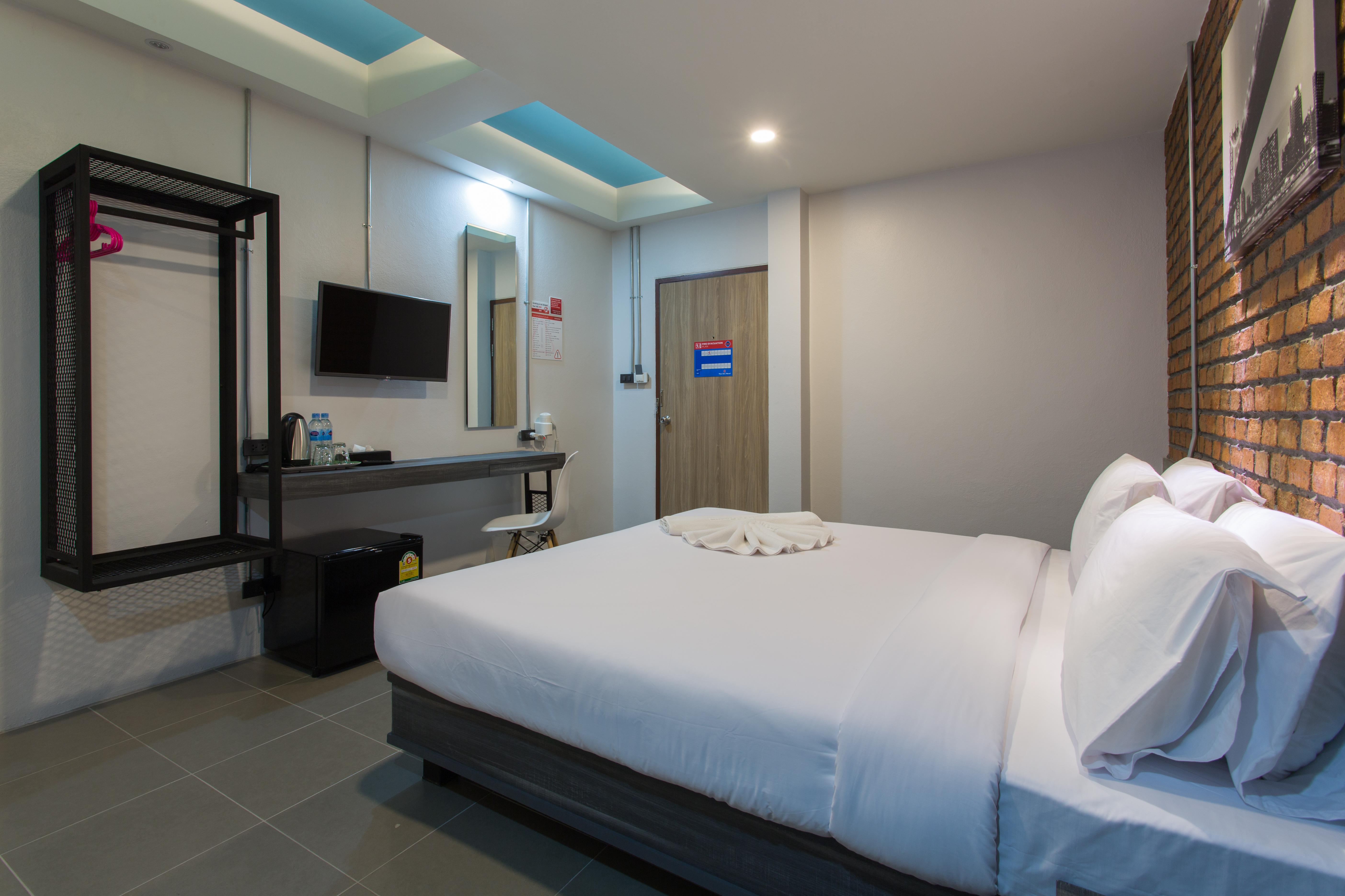 City Hotel קראבי מראה חיצוני תמונה