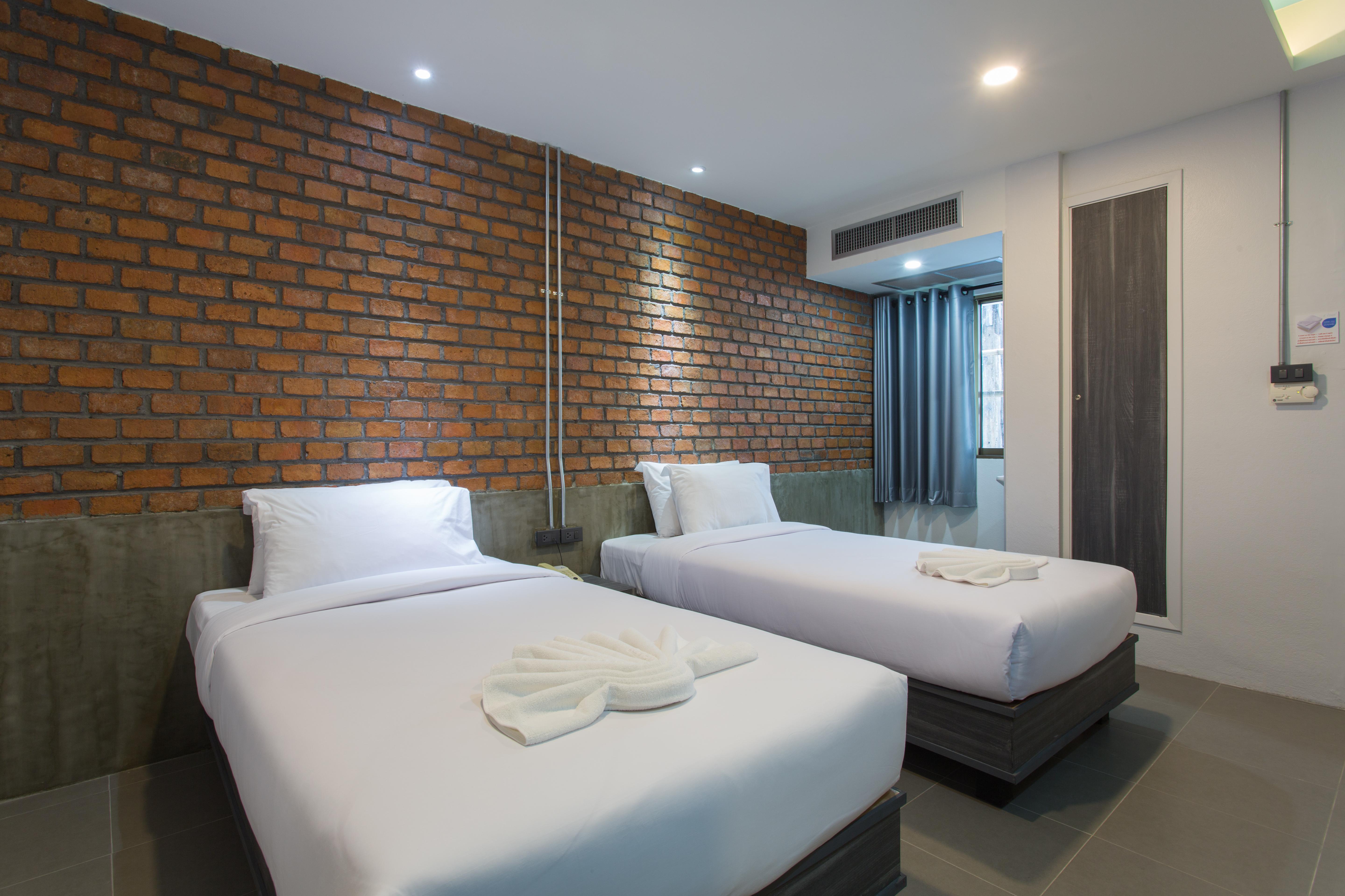City Hotel קראבי מראה חיצוני תמונה