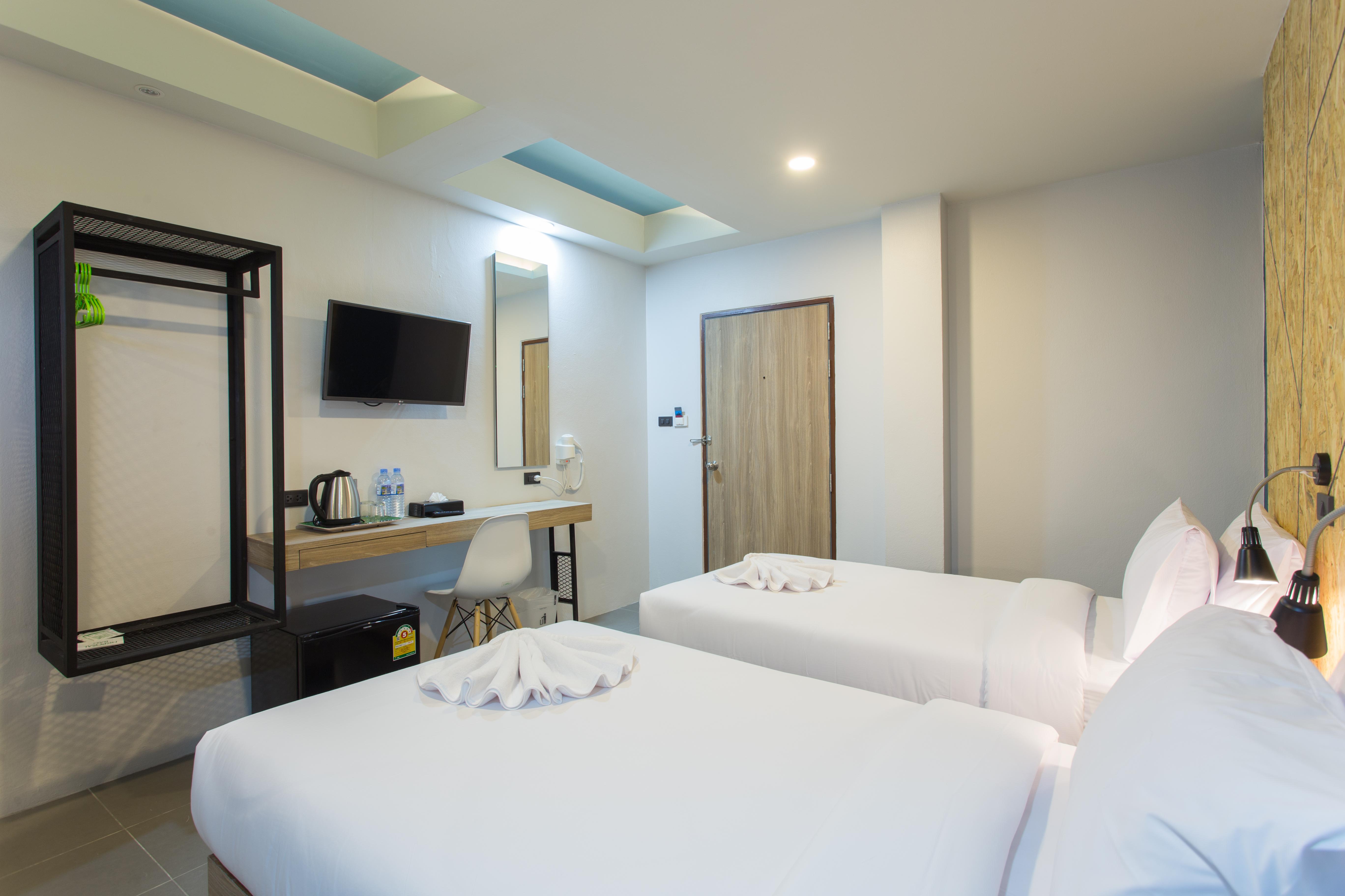 City Hotel קראבי מראה חיצוני תמונה