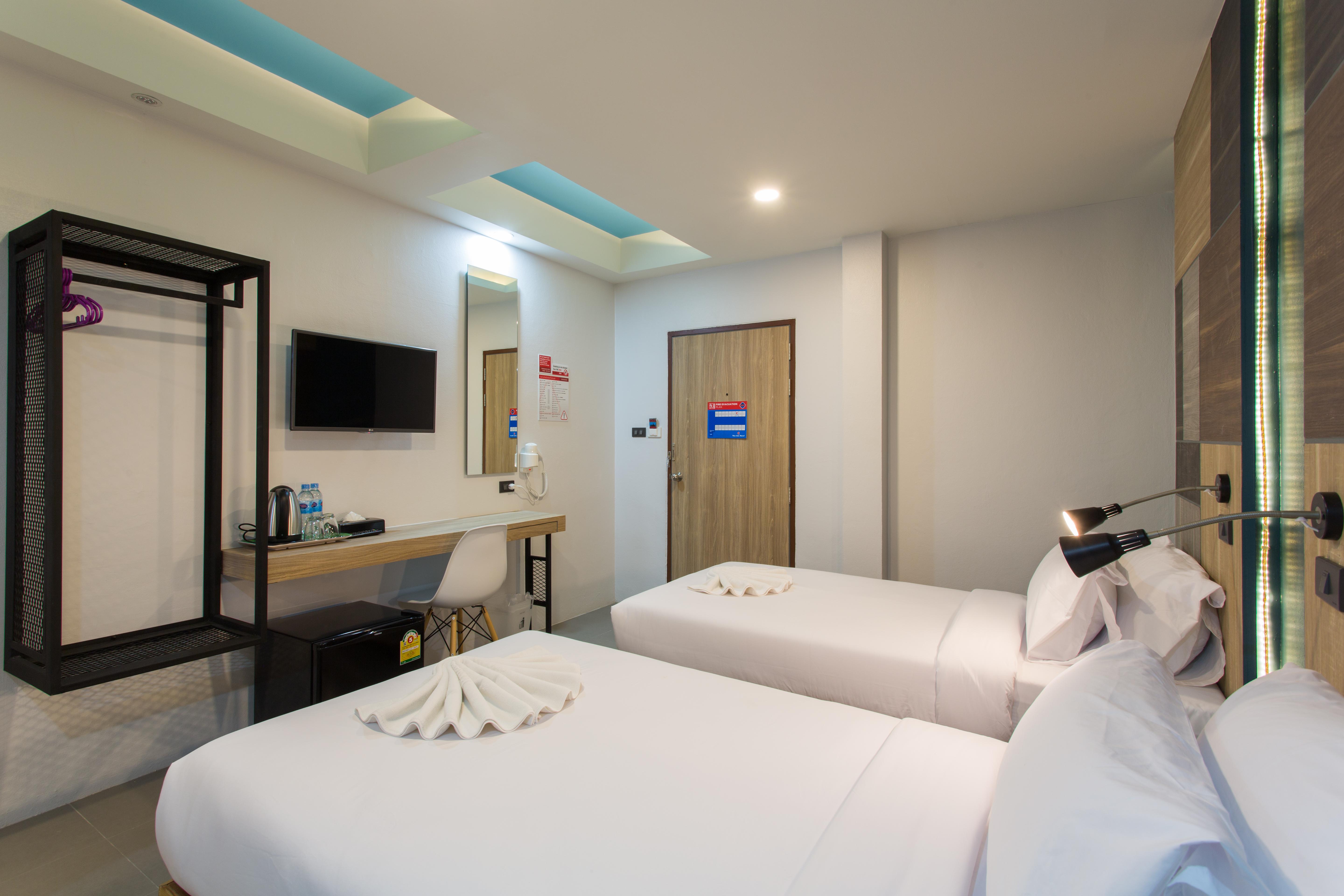 City Hotel קראבי מראה חיצוני תמונה