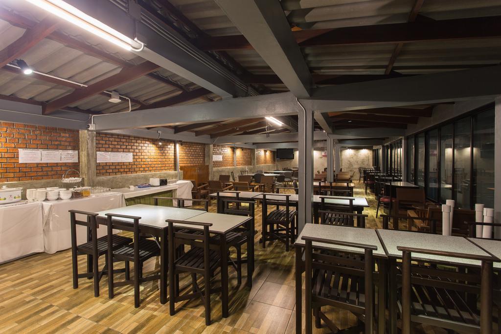 City Hotel קראבי מראה חיצוני תמונה
