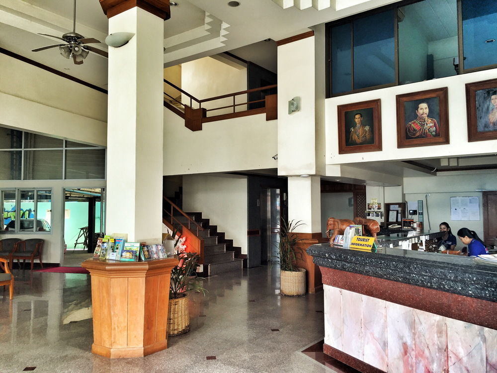 City Hotel קראבי מראה חיצוני תמונה