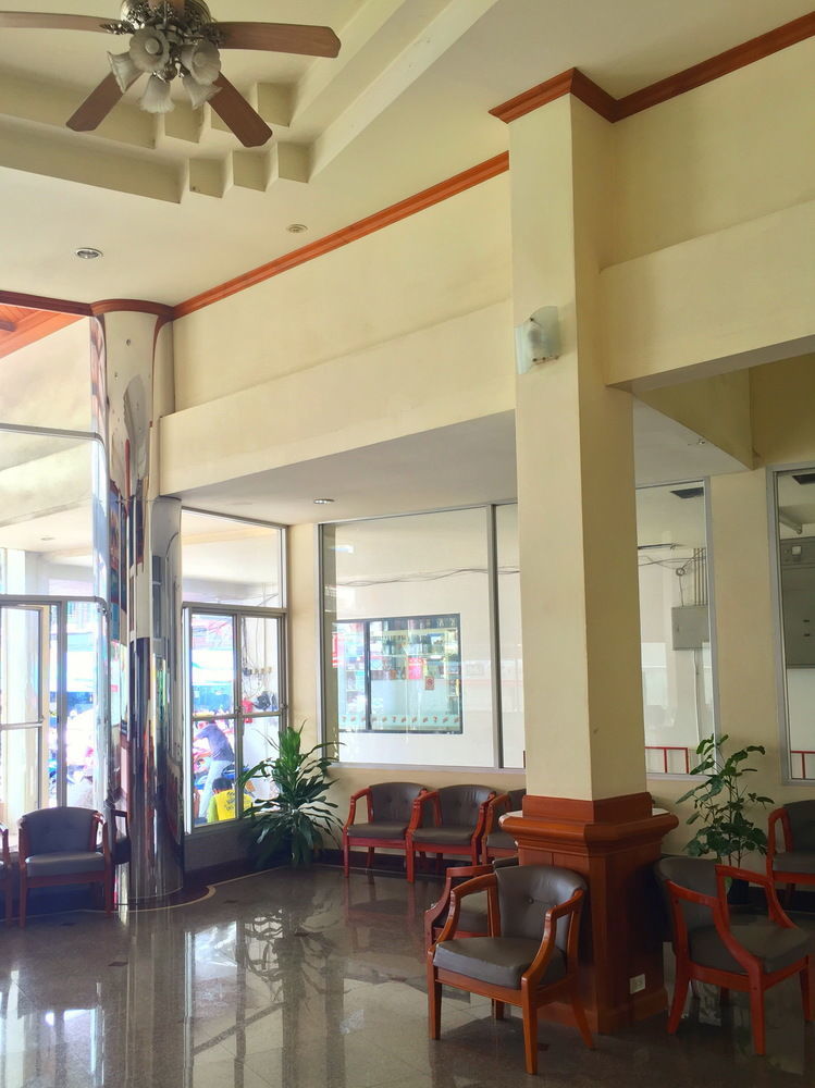 City Hotel קראבי מראה חיצוני תמונה