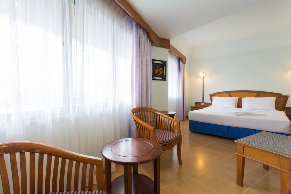 City Hotel קראבי מראה חיצוני תמונה