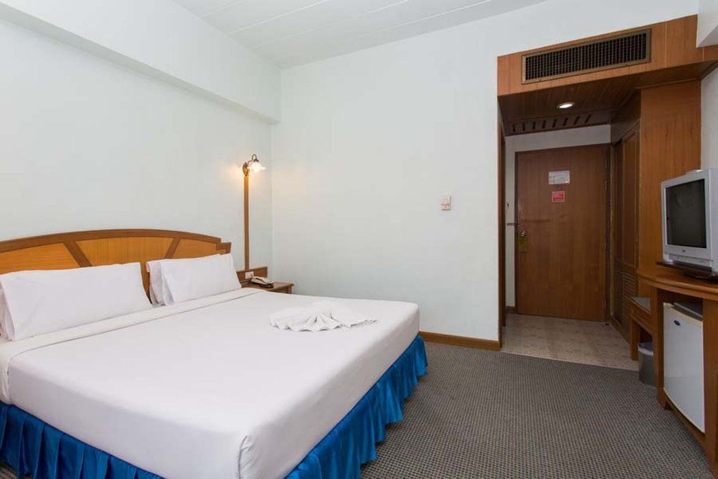 City Hotel קראבי מראה חיצוני תמונה