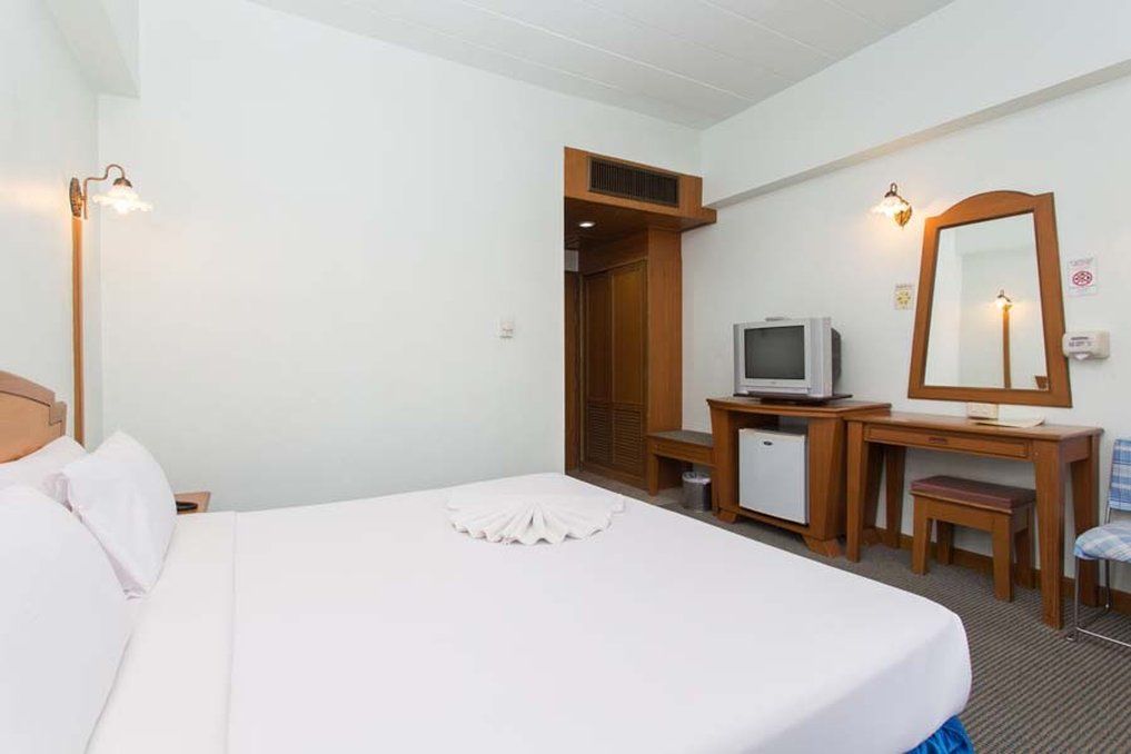 City Hotel קראבי מראה חיצוני תמונה