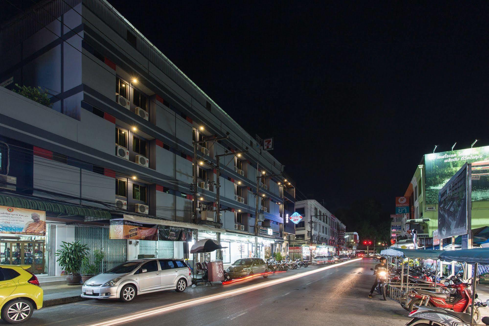 City Hotel קראבי מראה חיצוני תמונה